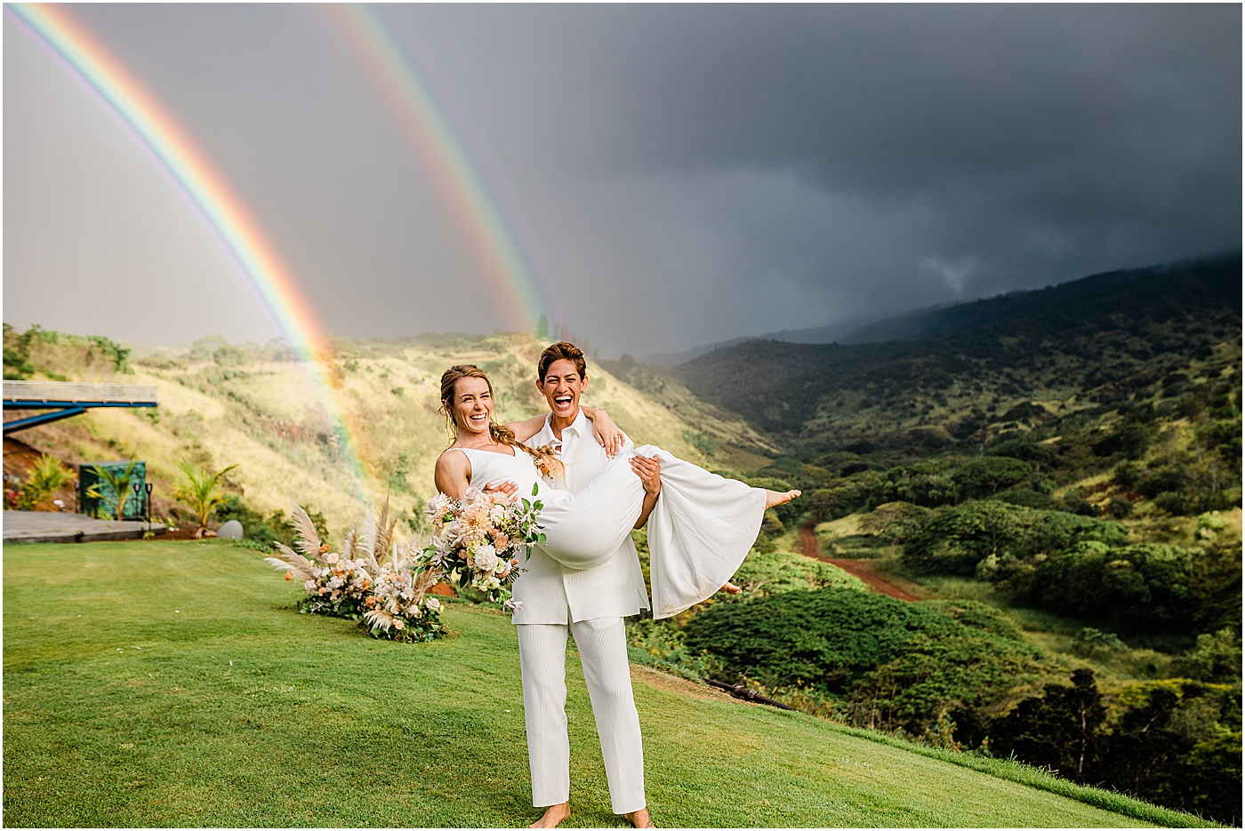 Couple eloping at kaala vista wedding venue